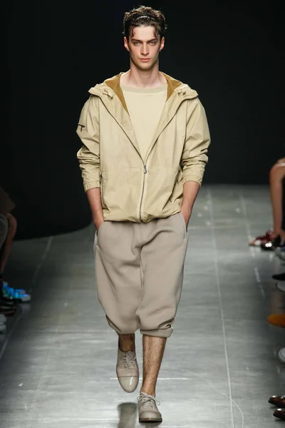 Look 29
